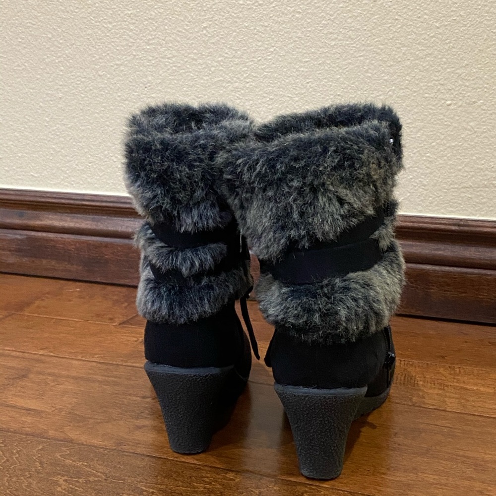 Black Suede Wedges with Faux-Fur Design - Picture 7 of 11